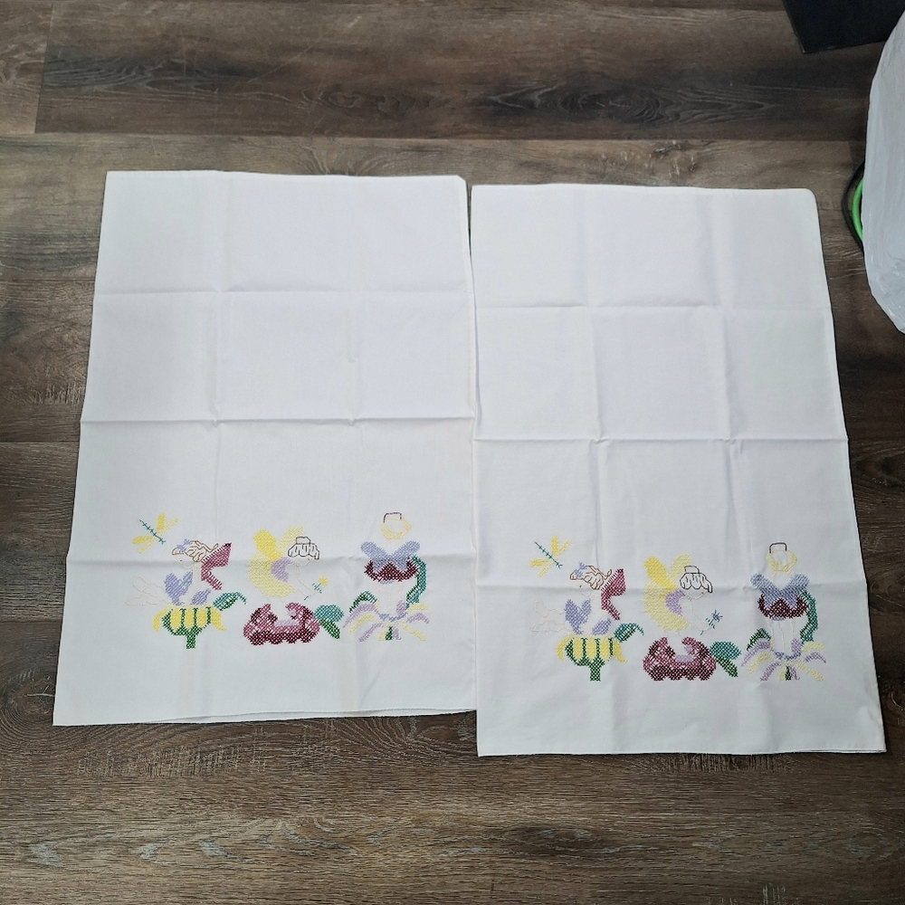 Vintage Hand Embroidered "Garden Fairies" Queen Pillow Case Set of 2 🧚‍♂️🌸